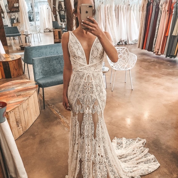 Rue de seine wedding gown. Never worn. Tags and in original box. Size 12 - Picture 1 of 10